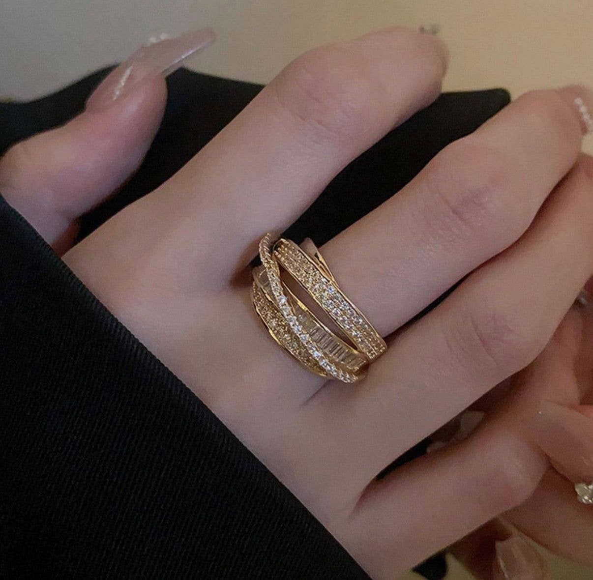 Fake stack ring in gold with rhinestones